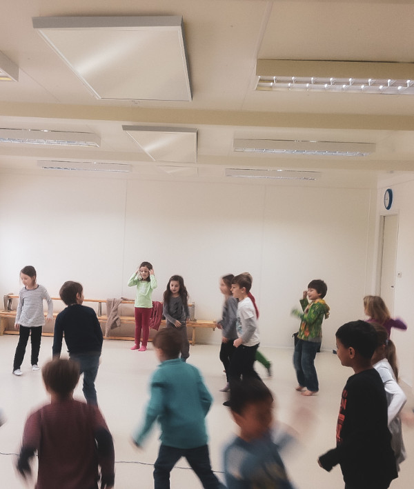 Infrarotheizung in einer Schulklasse